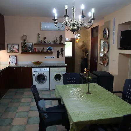 Séjour à la campagne George's Perakhorio